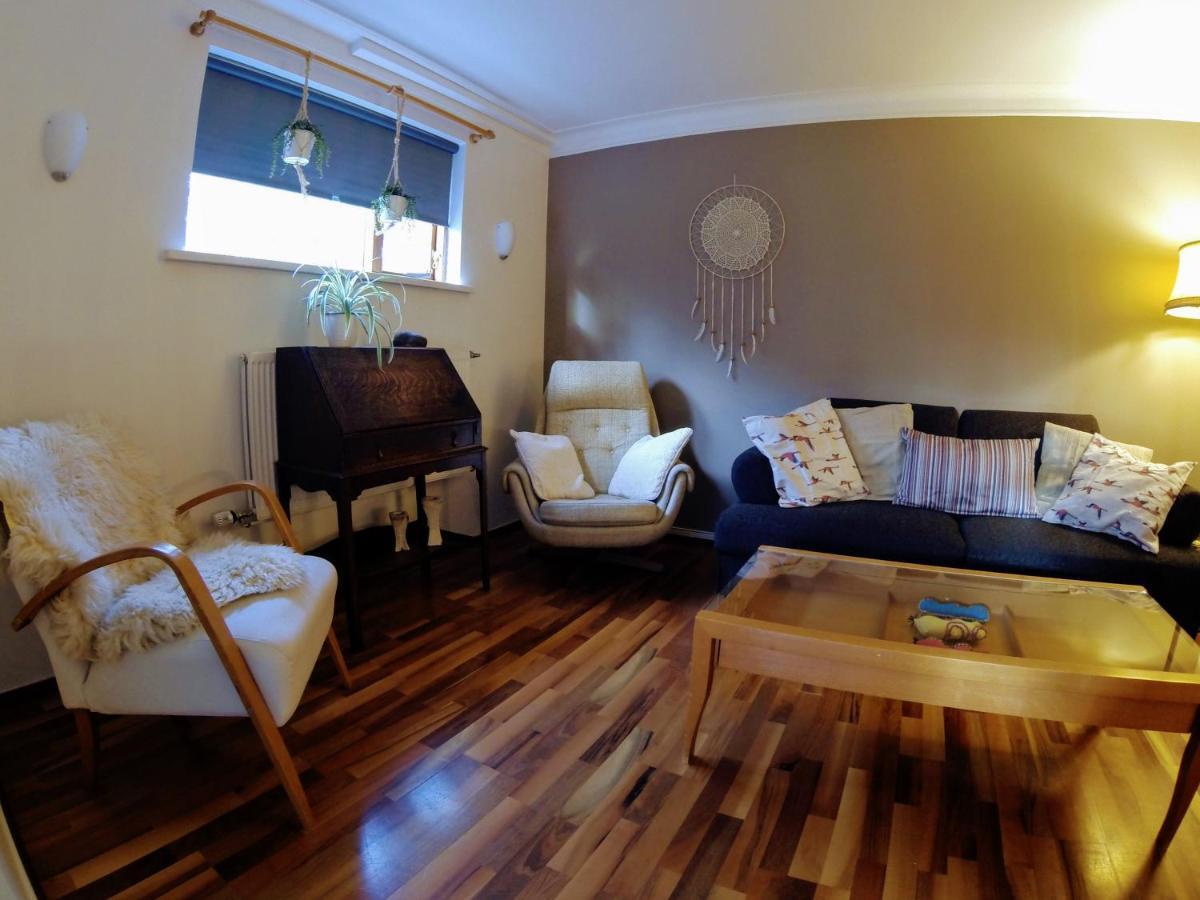 Skjolbraut - Cozy Apartment - Central Location - Free Parking - Close To A Public Swimming Pool And Sky Lagoon Reykjavik Luaran gambar